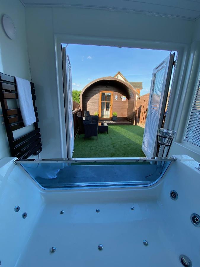 Highland Stays - Ben View Studio Pod & Jacuzzi Bath Форт-Вільям Екстер'єр фото